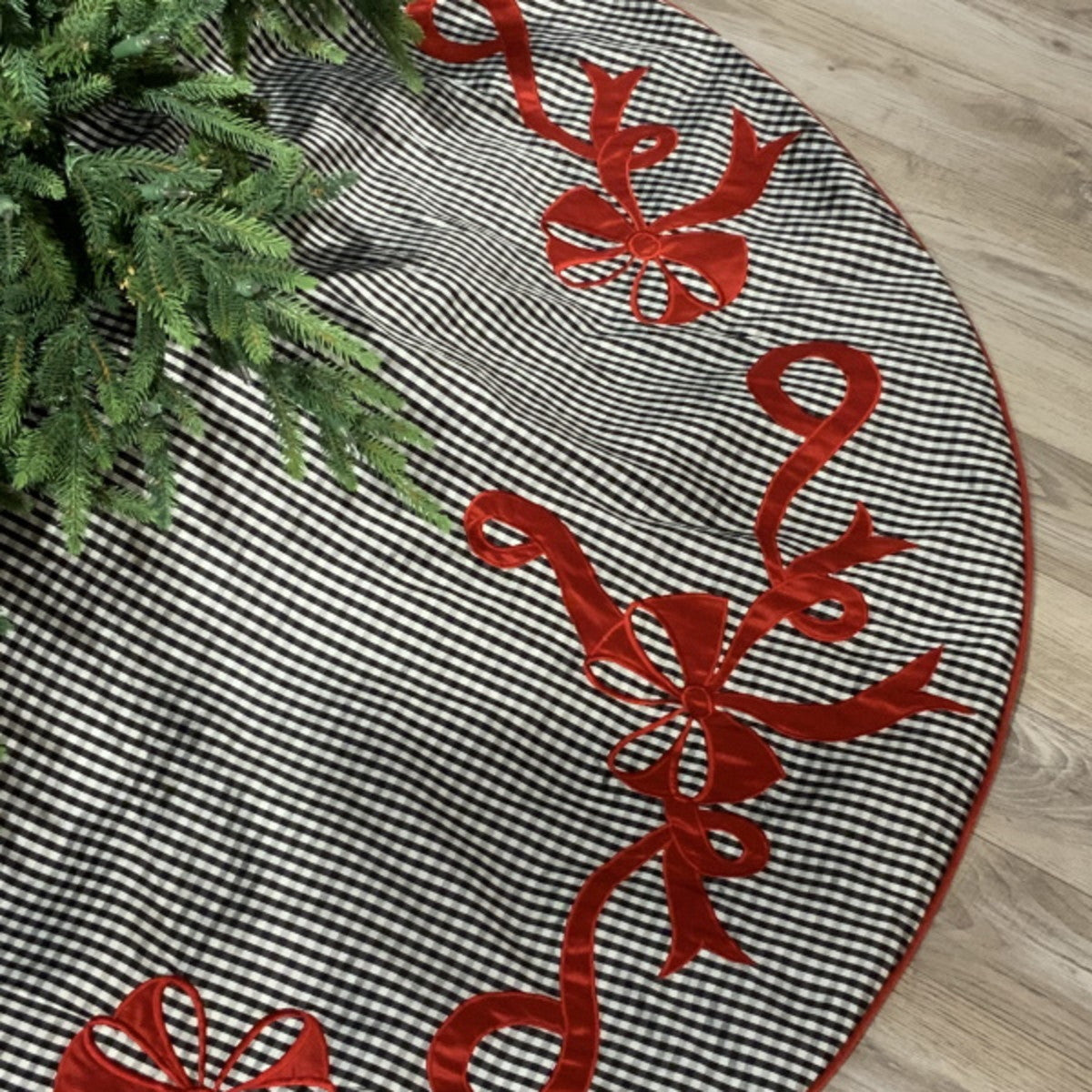 Taffeta Tree Skirt with Appliqué Bow- Black/White Check