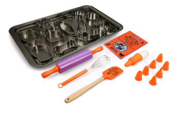 Trick or Treat Deluxe Cookie Decorating Set