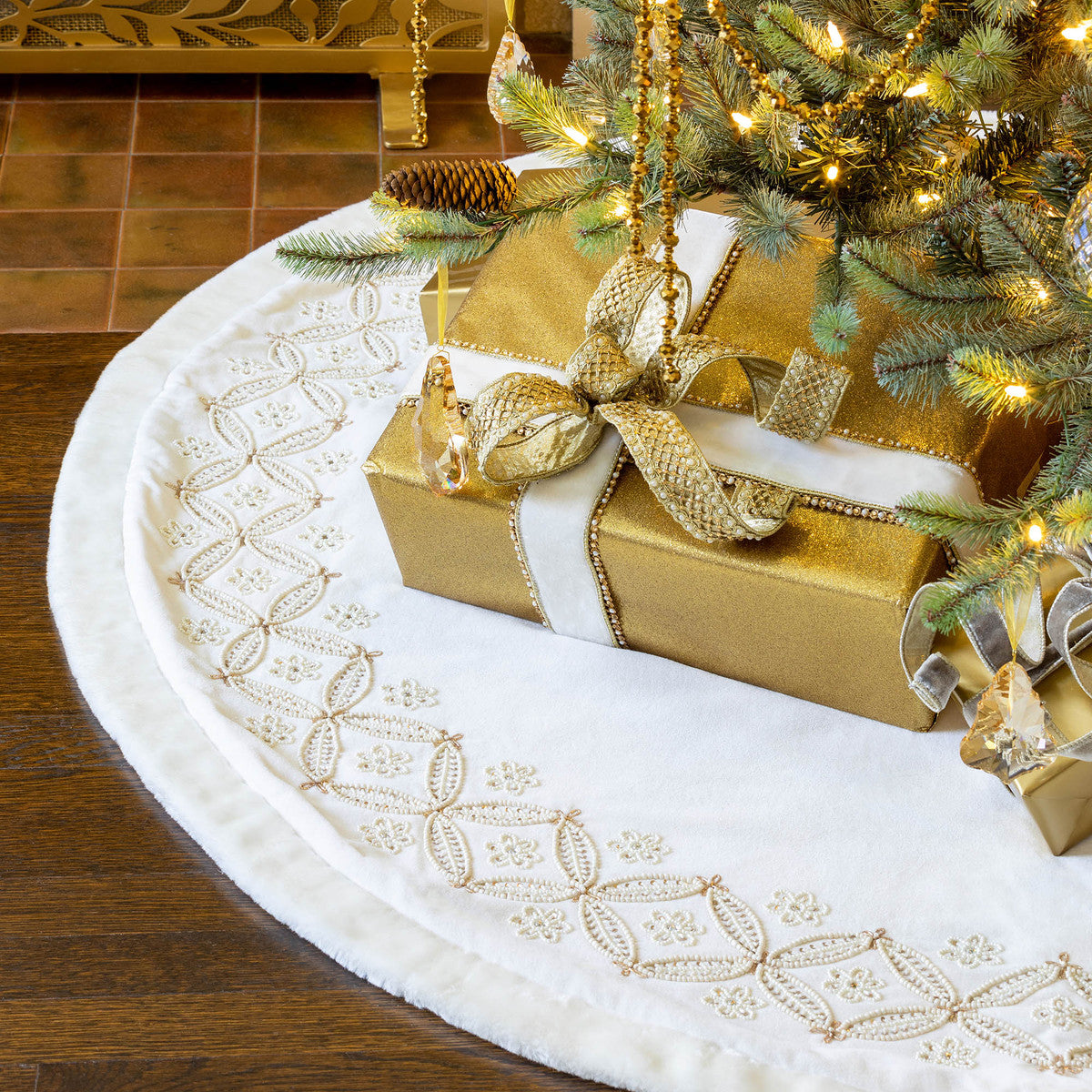 Petite Fleur Tree Skirt